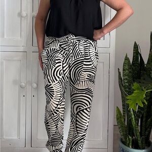 Lightweight Stylish Black and Ivory Graphic Joggers XS/S